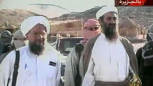 В кадре Усама бен Ладен (справа) и египтянин Айман аль-Завахири (слева) - Sputnik Таджикистан