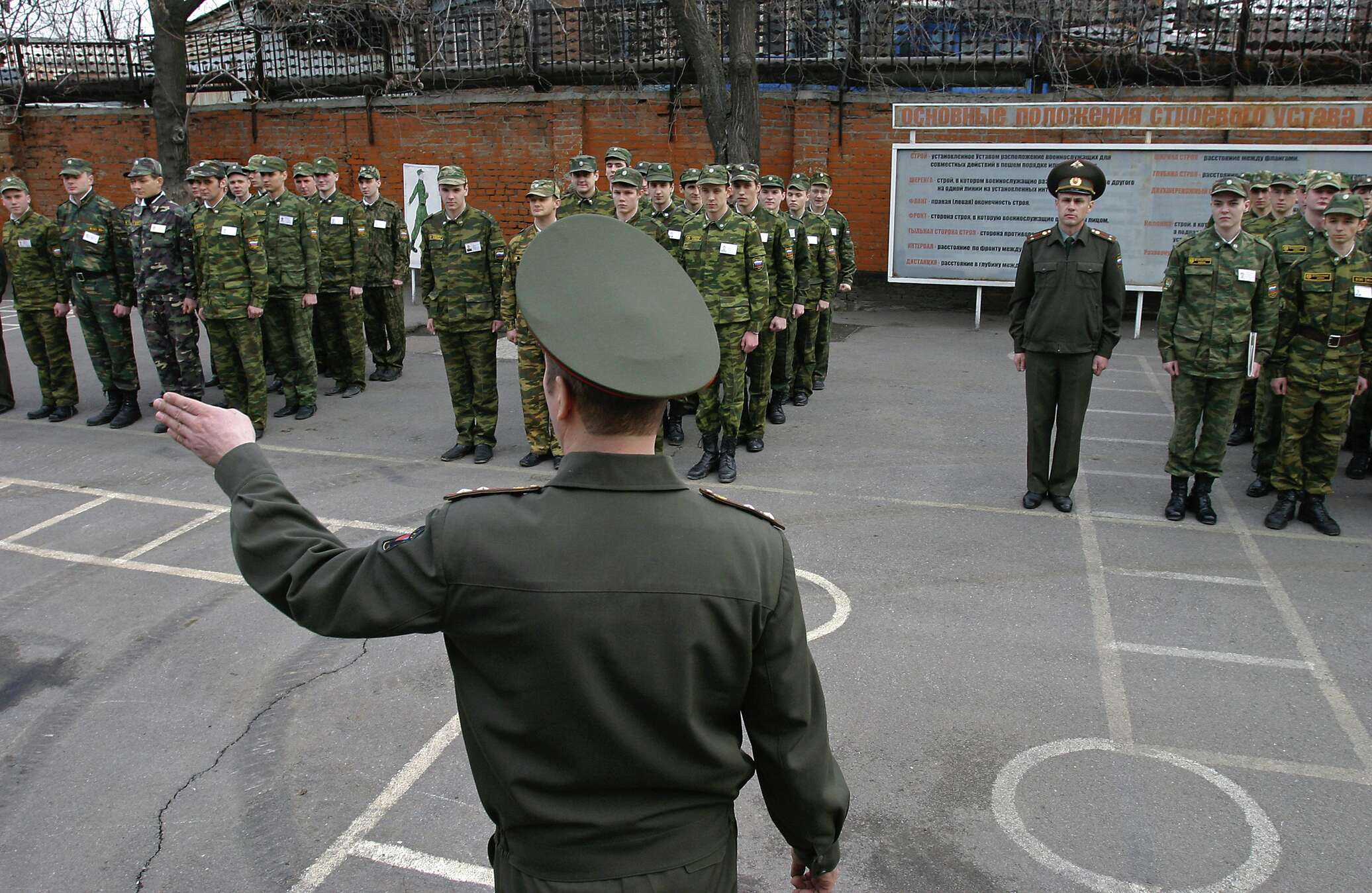 Дисциплина военнослужащих. Военная Кафедра ТУЛГУ. Военком Юрий лайко. Построение на плацу в армии. Дисциплина в армии.