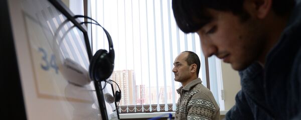 Электронное тестирование на знание русского языка. Архивное фото - Sputnik Таджикистан