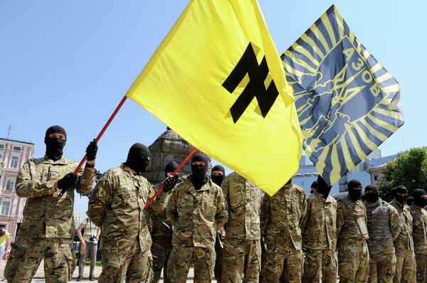 Бойцы батальона “Азов” приняли присягу в Киеве перед отправкой на Донбасс. Архивное фото - Sputnik Таджикистан