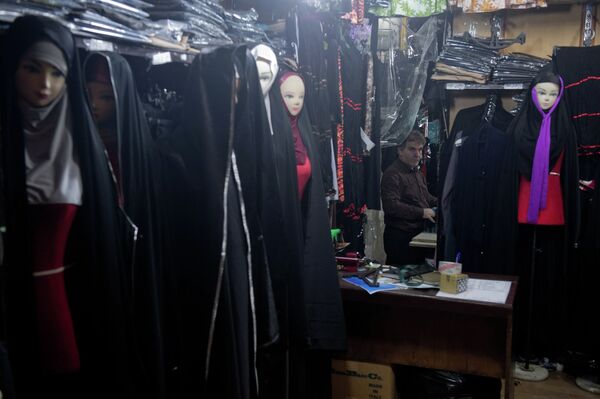 Хиджаб на базаре. Архивное фото - Sputnik Таджикистан