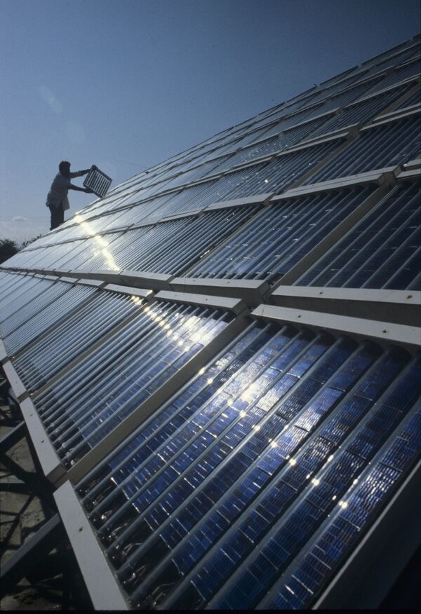 Солнечная батарея. Архивное фото - Sputnik Таджикистан
