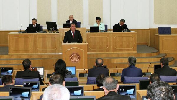 Президент Эмомали Рахмон на первой сессии новоизбранного парламента в 2015 году - Sputnik Таджикистан
