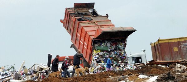 На полигоне промышленных отходов, архивное фото - Sputnik Тоҷикистон