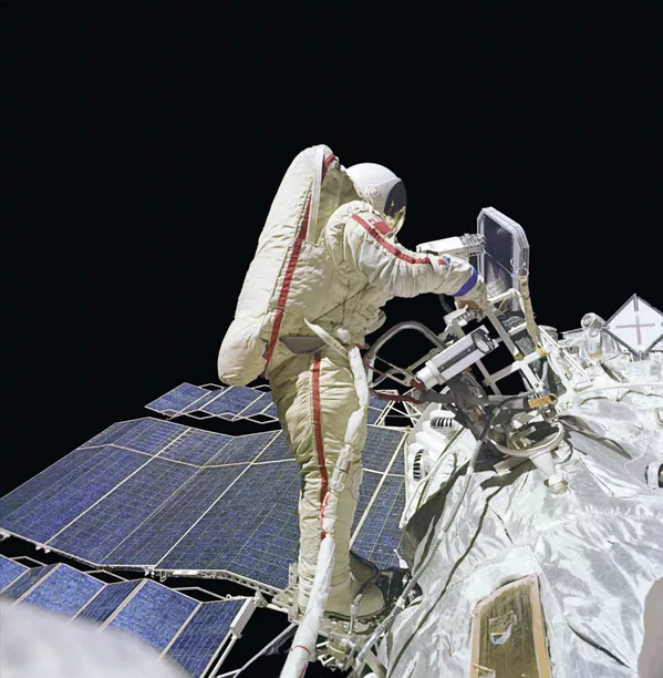 Ним қарн қабл аз ин инсон ба фазои бози кайҳон баромад - Sputnik Тоҷикистон