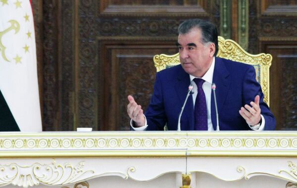 Эмомали Рахмон на встрече с интеллигенций страны 19 марта 2015 года - Sputnik Таджикистан