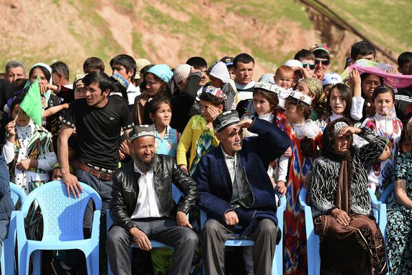 Жителям Сангтуды провели трубопровод - Sputnik Таджикистан