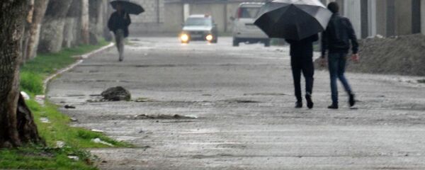 Дождь в Душанбе, архивное фото Дождь в Душанбе, архивное фото - Sputnik Тоҷикистон