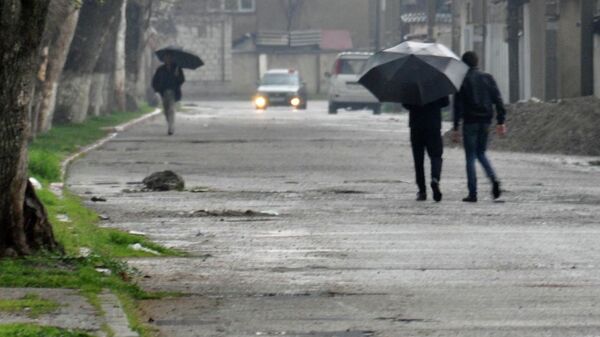 Дождь в Душанбе, архивное фото - Sputnik Тоҷикистон