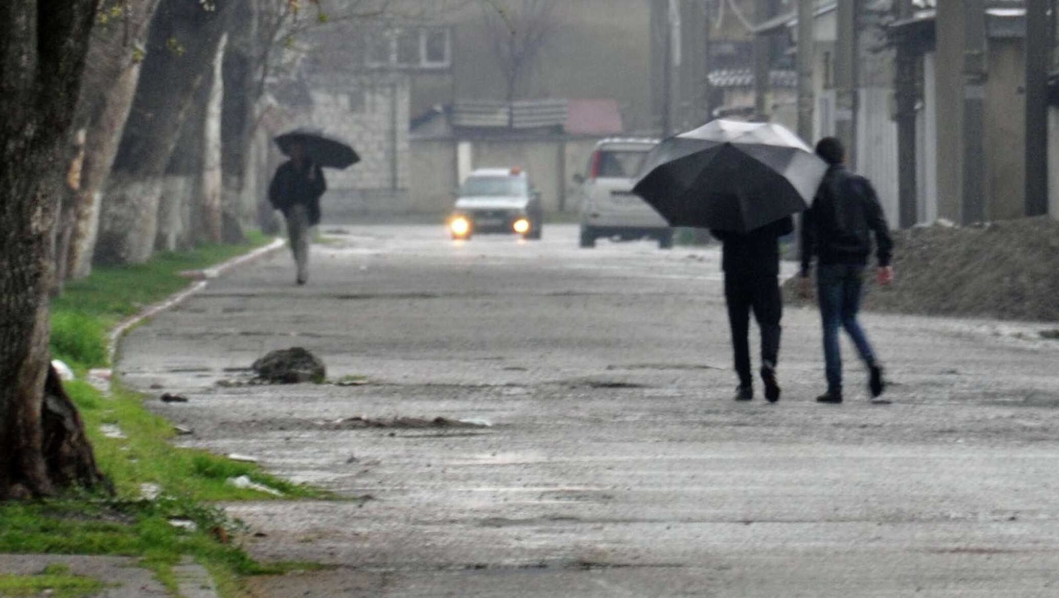 Погода в душанбе в апреле. Душанбе дождь. Дождь в Таджикистане. Дожди и град в Душанбе. Проливные дожди в Таджикистане в мае.