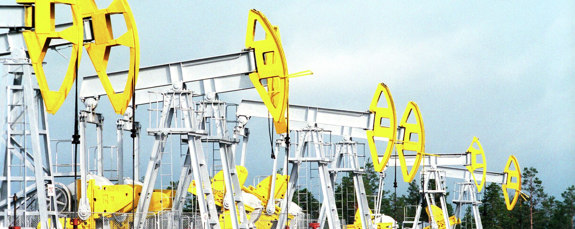 Нефтекачалки. Архивное фото  - Sputnik Тоҷикистон, 1920, 04.04.2025