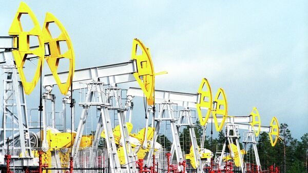 Нефтекачалки. Архивное фото  - Sputnik Тоҷикистон