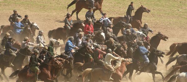 Бузкашӣ: бозии суннатиии тоҷикон. Акс аз бойгонӣ - Sputnik Тоҷикистон