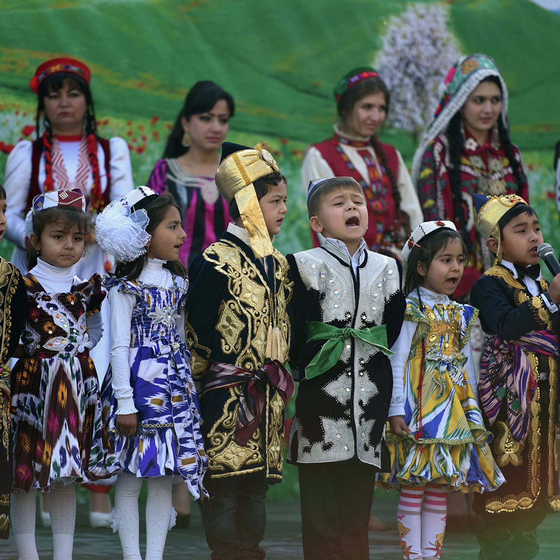 Душанбе праздник. Национальный праздник Навруз в Таджикистане. Навруз 2023 в Таджикистане. Дети Таджикистана Навруз. Навруз Таджикистан Душанбе.