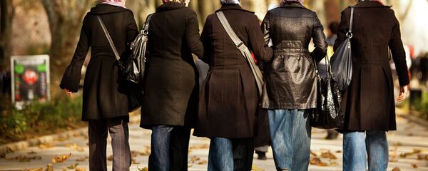 Девушки в хиджабах, архивное фото Девушки в хиджабах, архивное фото - Sputnik Тоҷикистон