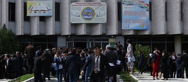 Открытие фестиваля Неделя детской книги в здании Государственной филармонии имени Акашарифа Джураева - Sputnik Тоҷикистон