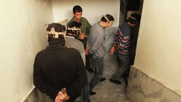 Боевики ИГИЛ в плену у спецслужб, архивное фото - Sputnik Таджикистан