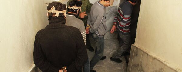 Боевики ИГИЛ в плену у сирийских спецслужб - Sputnik Тоҷикистон