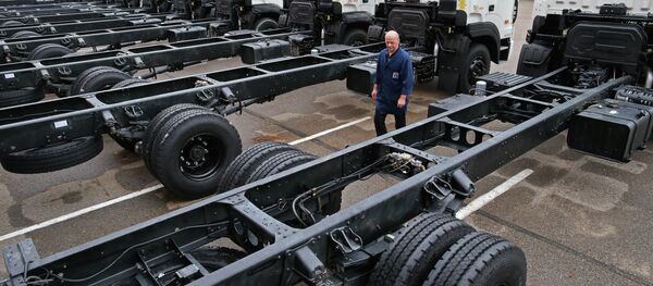 Сборка и выпуск грузовиков. Архивное фото Сборка и выпуск грузовиков. Архивное фото - Sputnik Таджикистан