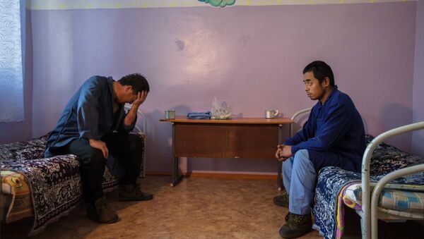 Мигранты в ожидании депортации. Архивное фото - Sputnik Таджикистан