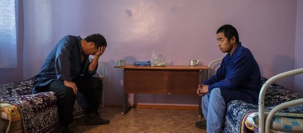 Муҳоҷирон дар интизори депорт. Акс аз бойгонӣ - Sputnik Тоҷикистон