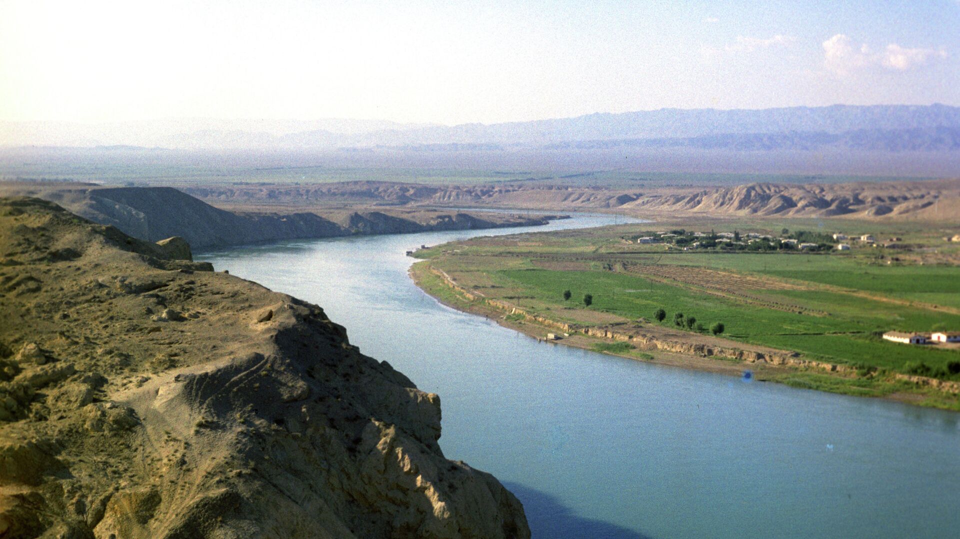 Река Сырдарья в районе города Худжанда. Архивное фото - Sputnik Таджикистан, 1920, 17.10.2022