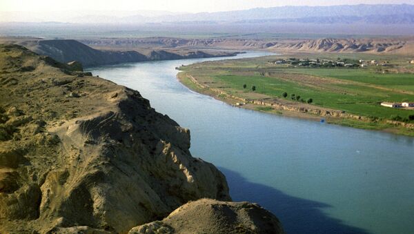 Река Сырдарья в районе города Худжанда. Архивное фото - Sputnik Таджикистан