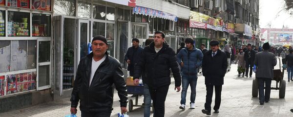 Улица с магазинами в Душанбе. Архивное фото - Sputnik Тоҷикистон
