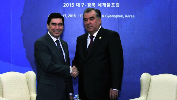 Встреча президента Таджикистана Эмомали Рахмона с президентом Туркменистана Гурбонгулы Бердымухаммедовым. Архивное фото - Sputnik Таджикистан