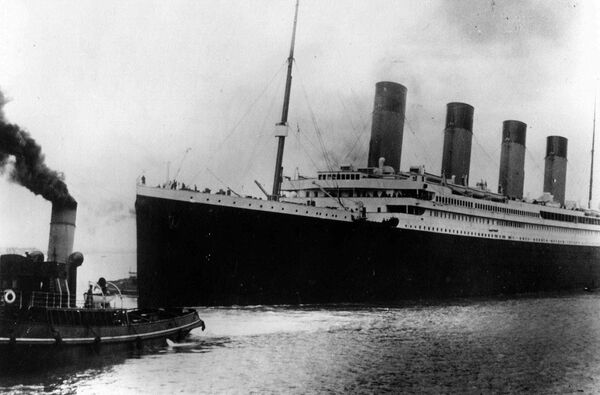 Титаник перед своим первым и последним плаванием 10 апреля 1912 года - Sputnik Таджикистан
