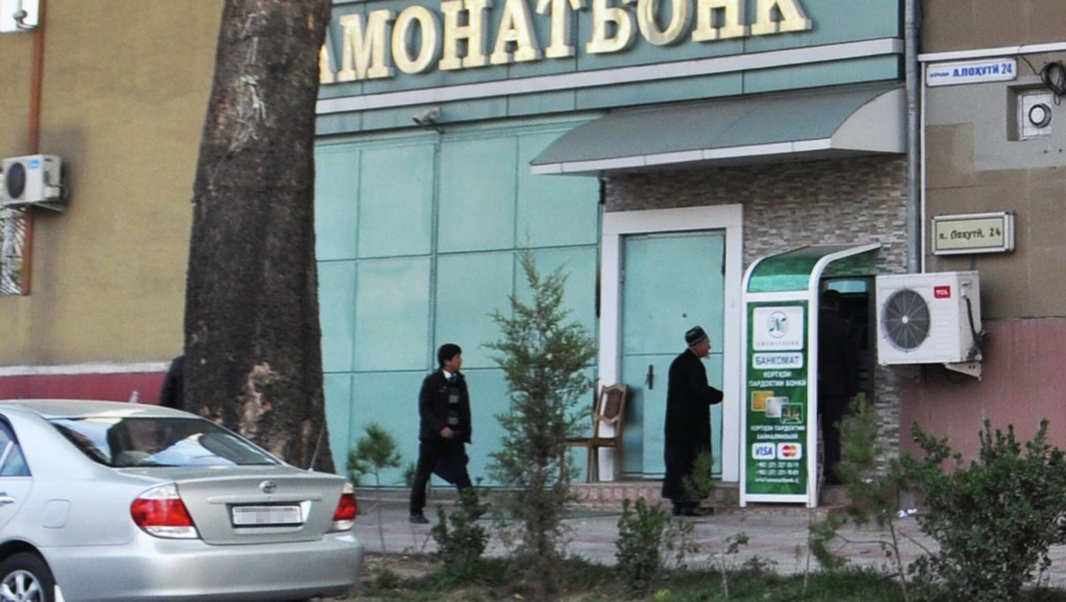 Можно в таджикистане банки. Амонатбанк Душанбе Банкомат. Сбербанк в Таджикистане. В Таджикистане есть Сбербанк. Сбербанк в Таджикистане Душанбе.