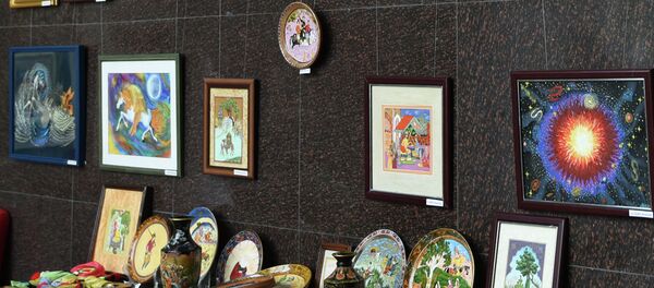 Выставка художников – миниатюристов Олима и Бону Камоловых - Sputnik Тоҷикистон