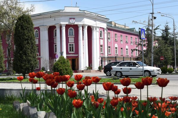 Здание администрации города Душанбе. Архивное фото Здание администрации города Душанбе. Архивное фото - Sputnik Таджикистан