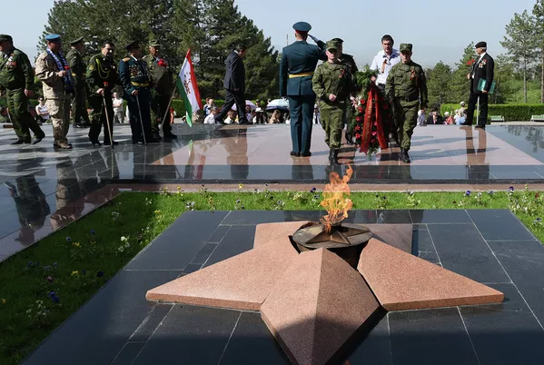 Гузашти мошинҳову мотосиклҳо - “Субҳи Пирӯзӣ” Гузашти мошинҳову мотосиклҳо - “Субҳи Пирӯзӣ” - Sputnik Тоҷикистон