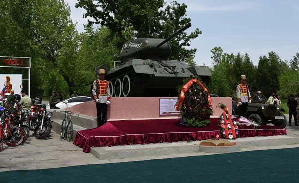 Гузашти мошинҳову мотосиклҳо - “Субҳи Пирӯзӣ” Гузашти мошинҳову мотосиклҳо - “Субҳи Пирӯзӣ” - Sputnik Тоҷикистон