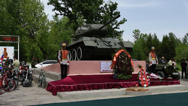 Танк Т-34 в Парке Победы в Турсунзаде, архивное фото - Sputnik Таджикистан