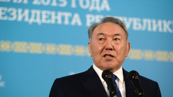 Президент Казахстана Нурсултан Назарбаев на внеочередных президентских выборах - Sputnik Таджикистан