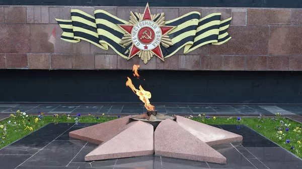 Мемориал Вечного огня в Парке Победы в Душанбе - Sputnik Тоҷикистон