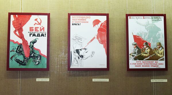 Выставка агитационных плакатов Грани Победы - Sputnik Таджикистан