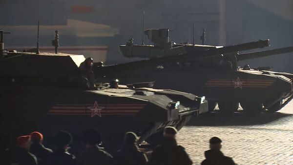 Зрители впервые увидели танк Т-14 Армата на репетиции парада Победы в Москве - Sputnik Таджикистан