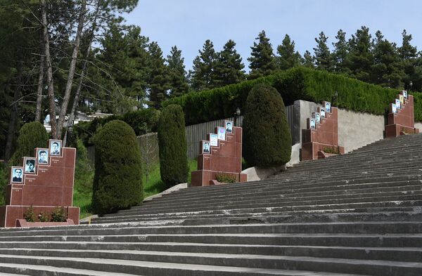 Аллея памяти в парке Победы Аллея памяти в парке Победы - Sputnik Таджикистан