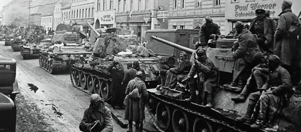 Танкҳо, сарбозон, Берлин. Акс аз бойгонӣ Танкҳо, сарбозон, Берлин. Акс аз бойгонӣ - Sputnik Тоҷикистон