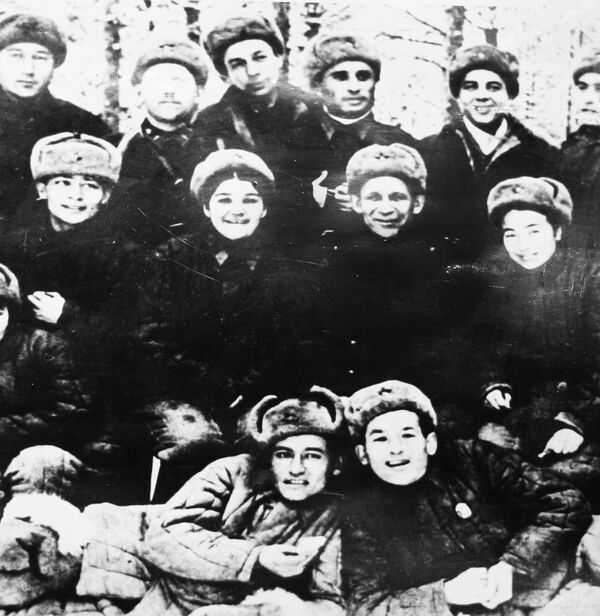 Бригада артистов из Таджикистана на Сталинградском фронте - Sputnik Таджикистан