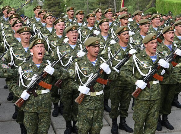 Парад Победы в Душанбе Парад Победы в Душанбе - Sputnik Таджикистан