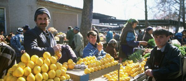 На рынке в Таджикистане - Sputnik Тоҷикистон