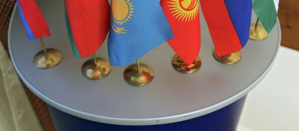 Парчами кишварҳои ИДМ. Акс аз бойгонӣ - Sputnik Тоҷикистон