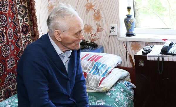 Ветеран Николай Голиков Ветеран Николай Голиков - Sputnik Таджикистан