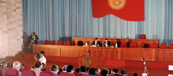 Ҷаласаи порлумони Қирғизистон. Акс аз бойгонӣ - Sputnik Тоҷикистон