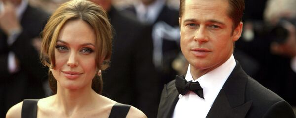 Анджелина Джоли ва Брэд Питт, Акс аз богйонӣ - Sputnik Тоҷикистон