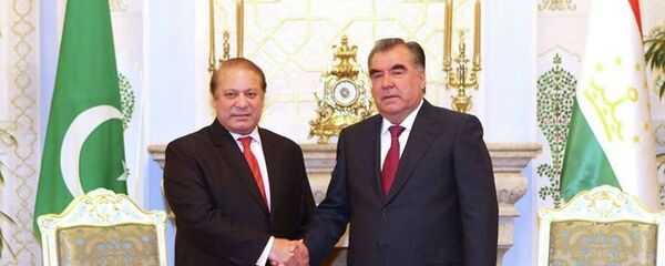 Эмомалӣ Раҳмон ва Навоз Шариф. Саҳифаи расмии хадамоти матбуоти раисҷумҳури Тоҷикистон дар Фейсбук Эмомалӣ Раҳмон ва Навоз Шариф. Саҳифаи расмии хадамоти матбуоти раисҷумҳури Тоҷикистон дар Фейсбук - Sputnik Тоҷикистон